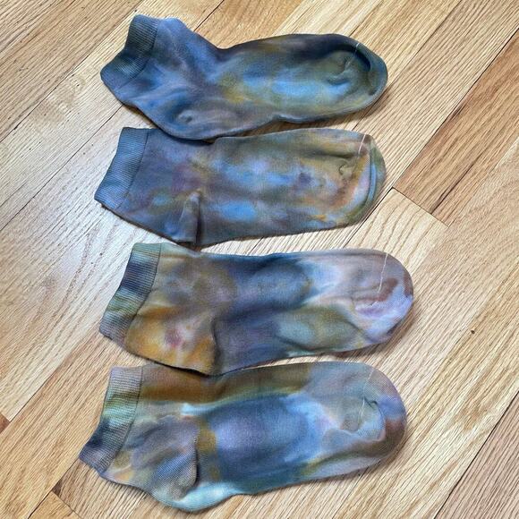 Two pairs of men’s tie dyed ankle socks size 6-10 - Picture 1 of 3